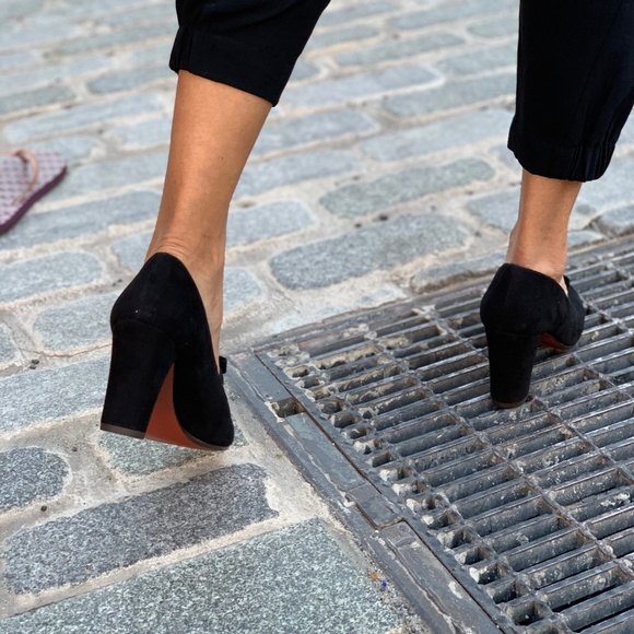 Chie Mihara Black Suede Pump with Bow Detail - Picture 5 of 6